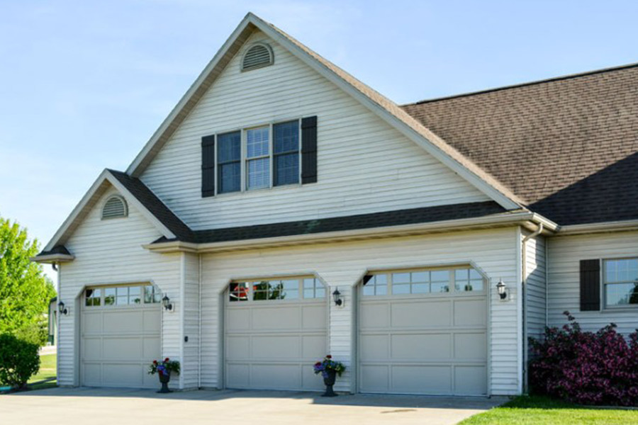 residential-garage-door-company-repairing-garage-door